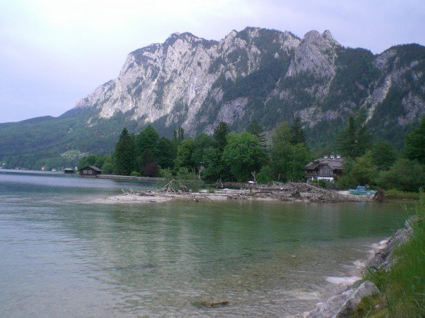 Attersee's shoreline with cliffs